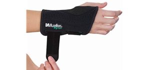 Mueller Green Fitted Wrist Brace, Black, Right Hand, Small/Medium
