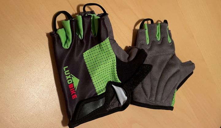 Analyzing the durability of the good cycling gloves